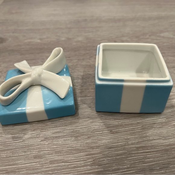 Tiffany blue porcelain Trinket Box - Picture 8 of 14